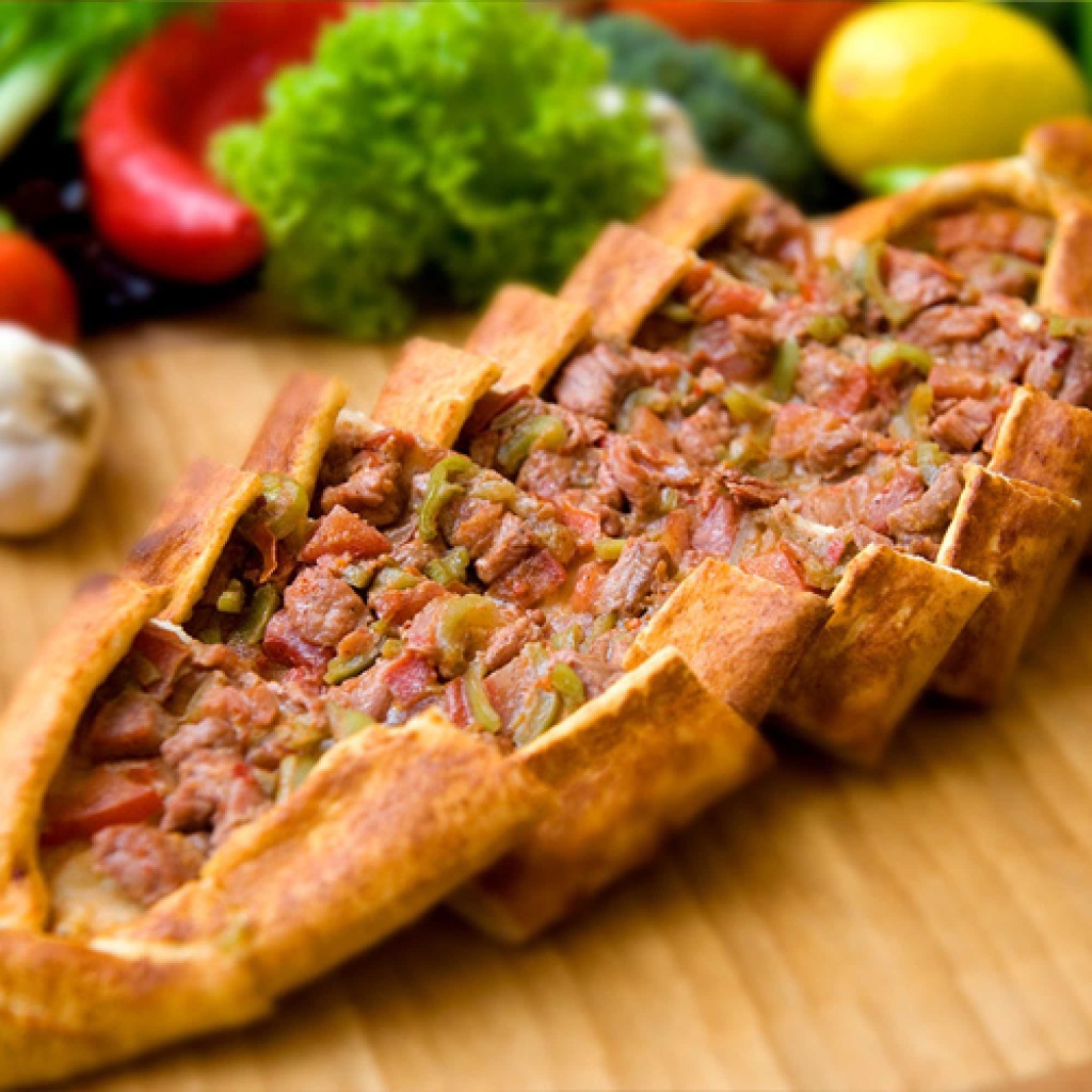 Kuşbaşılı Kaşarlı Pide (Açık)